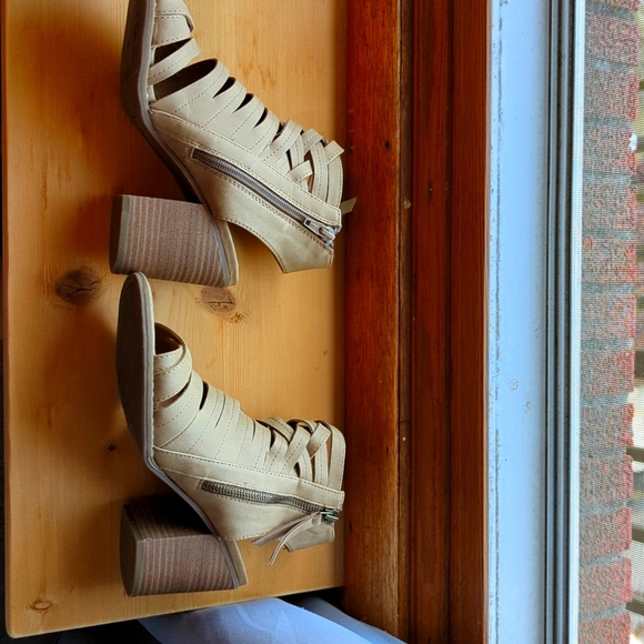 Open Toe Block Heels - Picture 8 of 8